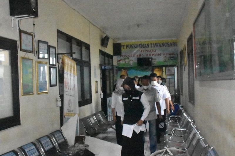 Bupati Ikfina Cek Langsung Atap Ambrol UPT Puskesmas Tawangsari