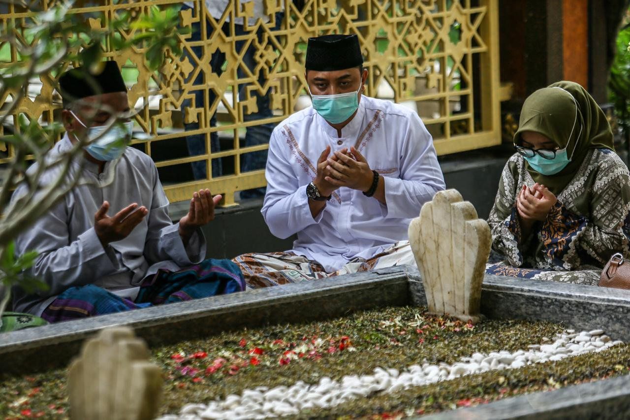 Masa Tenang, Eri Cahyadi Ziarah ke Makam Pendiri NU