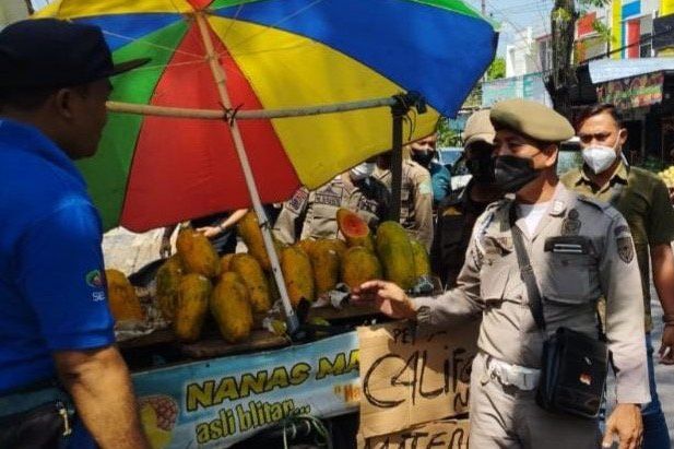 Alih Fungsi Trotoar, Puluhan PKL di Jalur Protokol Kota Probolinggo Ditertibkan