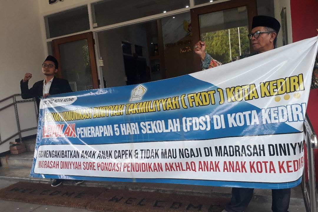 
Masuk Sekolah Lima Hari, Pendidikan Madrasah Anak Amburadul