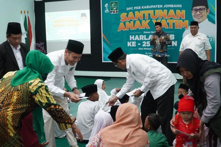 Peringatan Harlah, PKB Jombang Santuni Anak Yatim 