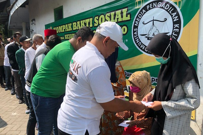 Sambut Ramadan KOMPAK bersama Kejari Kota Mojokerto Resik-resik dan Gelar Baksos