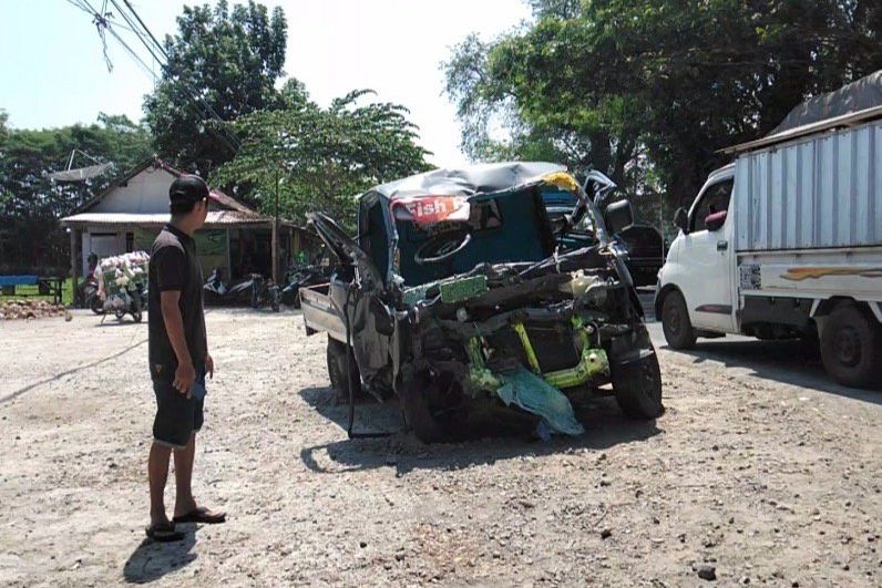 Laka Maut, Mobil Pikap Tabrak Elf di Jalur Pantura Paiton, Satu Tewas