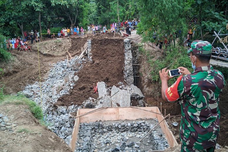 Pondasi Jembatan Ambrol yang Menewaskan Dua Pekerja, Polisi Periksa 15 Orang