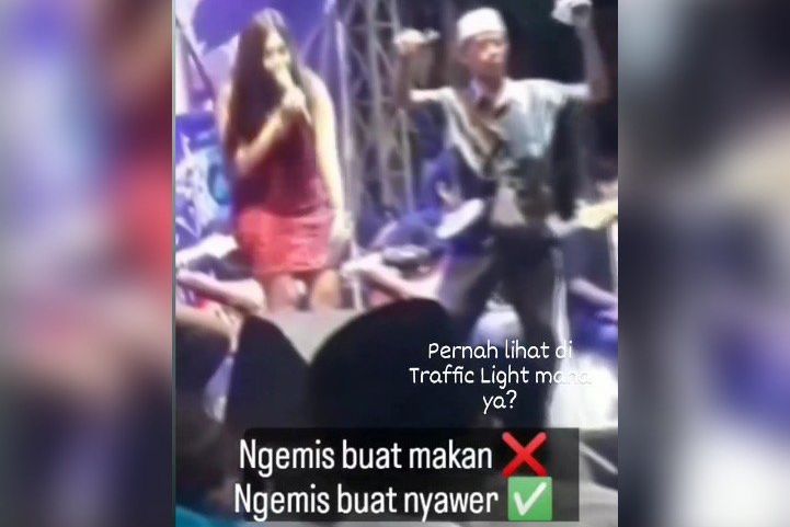Diduga dari Hasil Ngamen, Pengamen di Probolinggo Nyawer Biduan Dangdut Jadi Viral