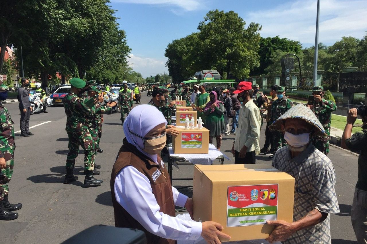 Babinsa Bantu Menyisir Data Penerima Dana Bantuan Sosial Covid-19