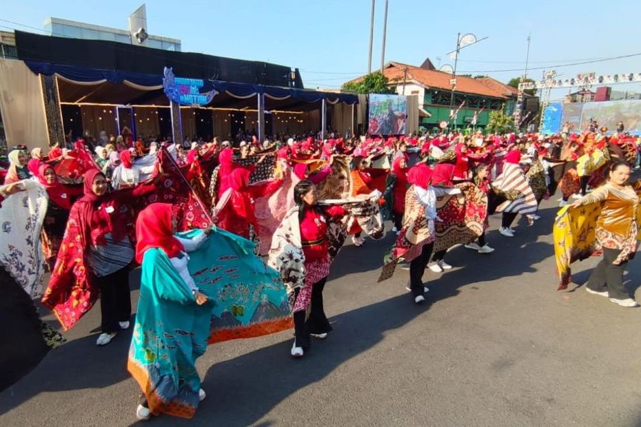 Batik in Motion 2026 Gebrak Regenerasi, 2.705 Penari di Probolinggo Ukir Rekor MURI