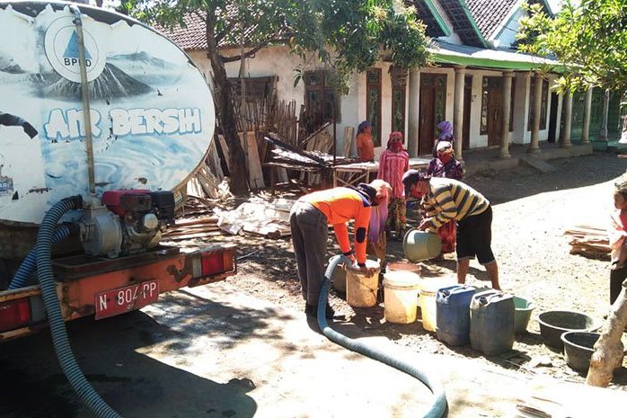 Dampak Kekeringan, Dua Desa di Probolinggo Disuplai Air Bersih