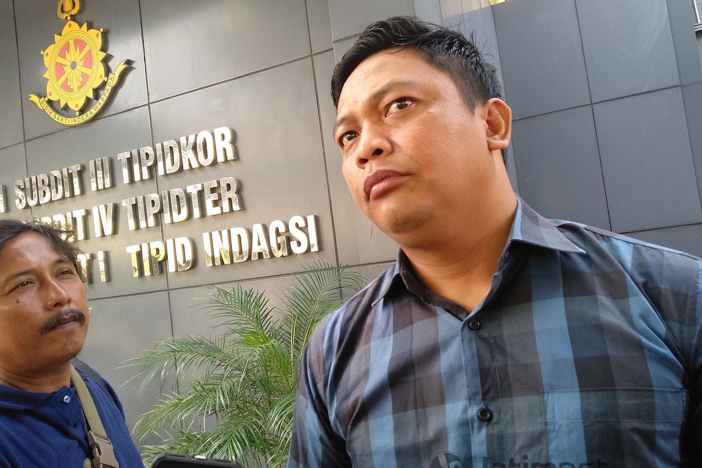 VA Ganti Baju saat Diperiksa Penyidik