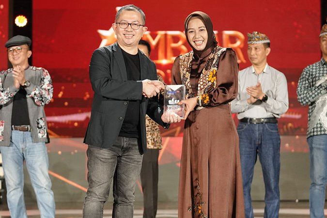Kado Spesial HUT ke-105, Ambyar Award 2023 Bikin Warga Kota Mojokerto Larut Goyang Bareng Artis Papan Atas 