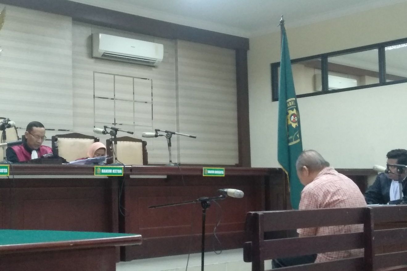 Terdakwa Jasmas Menangis Divonis Enam Tahun Penjara