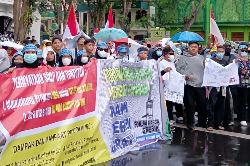 Aksi Damai di Depan DPRD, Forum Warga Gresik Tuntut MBG Tetap Jalan