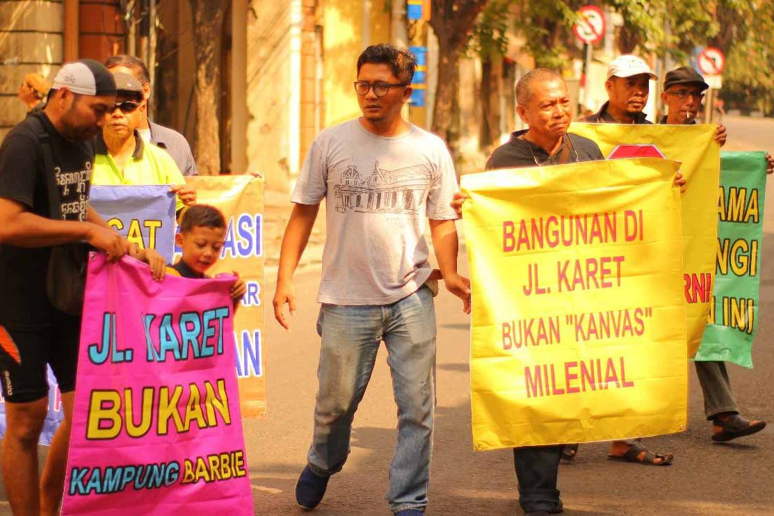 Forum Begandring Protes Pengecatan Kota Tua Surabaya