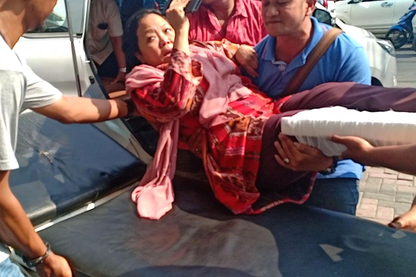 Alissa Wahid Retak Tulang Kaki Saat Turun dari Mobil