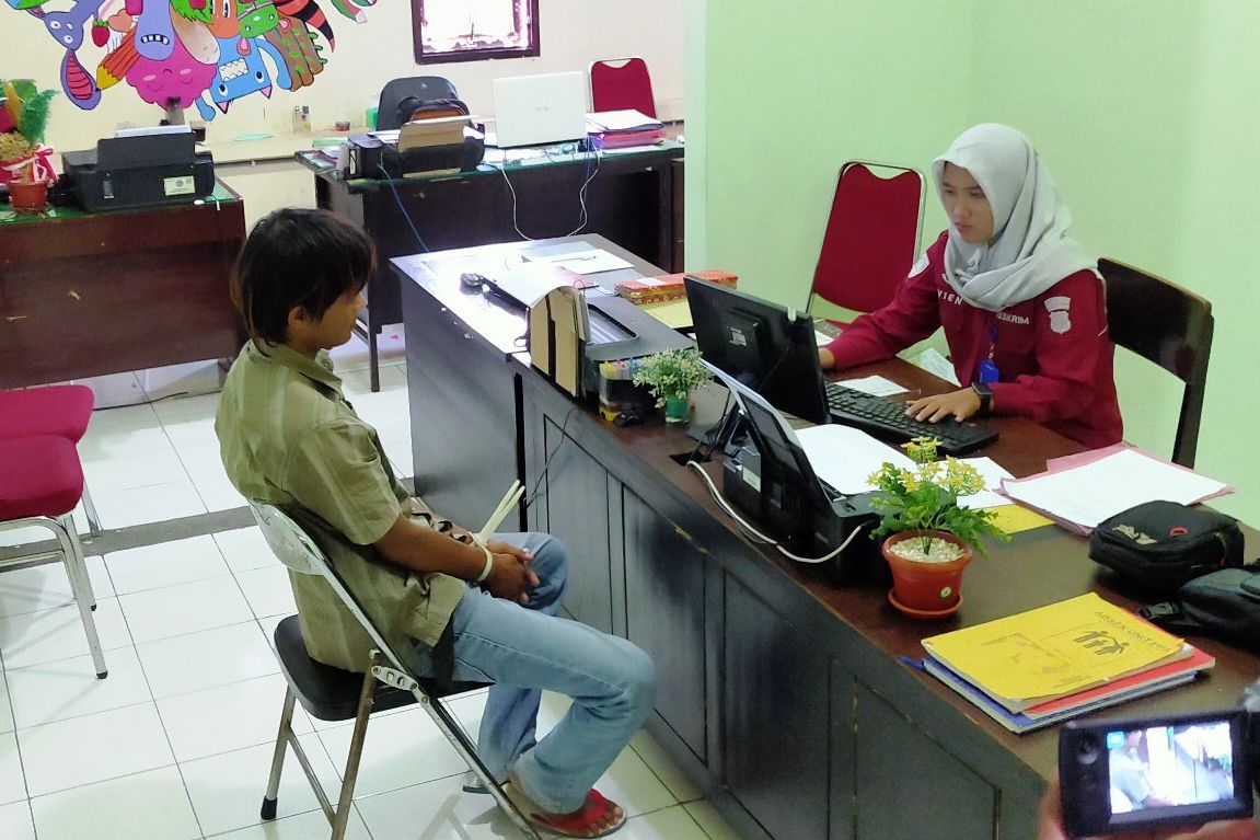 Tak Dikasih Uang, Anak Hajar Ibu Kandung