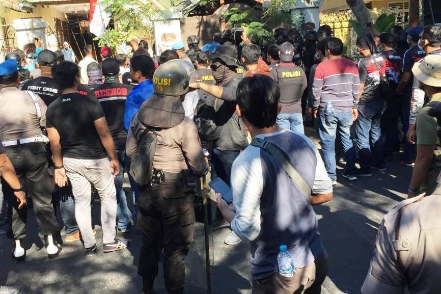Polisi Dituntut Tindak Pelaku Pengepungan Asrama Mahasiswa Papua di Surabaya