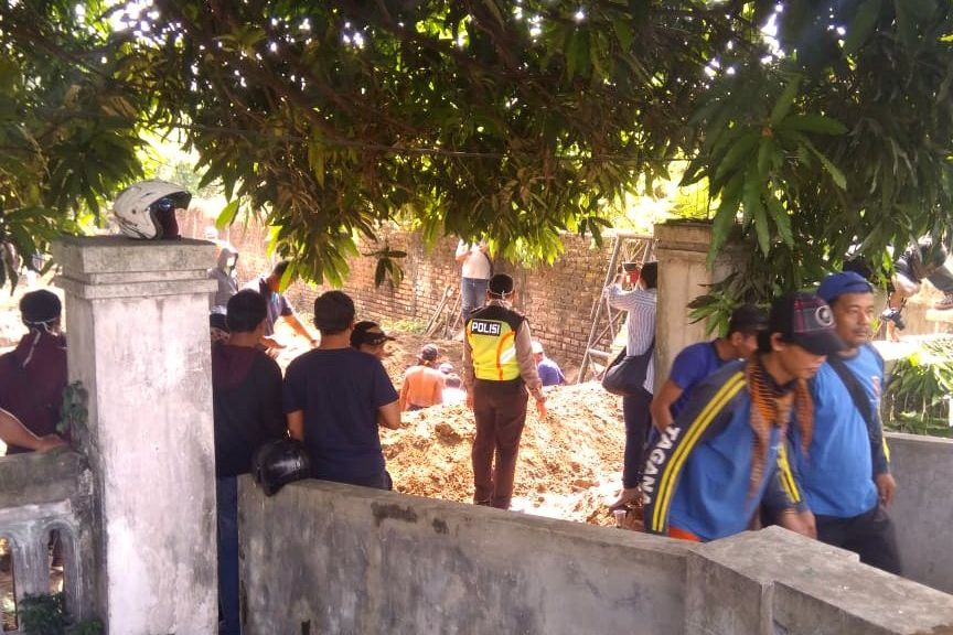Tujuh Jenazah Bom Bunuh Diri Dimakamkan di TPU Dinsos Sidoarjo