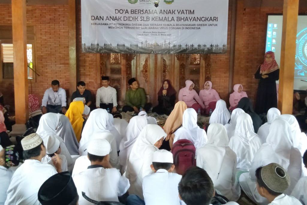 Puluhan Anak Yatim dan Difabel Gresik Gelar Doa Bersama Minta Virus Corona Berakhir