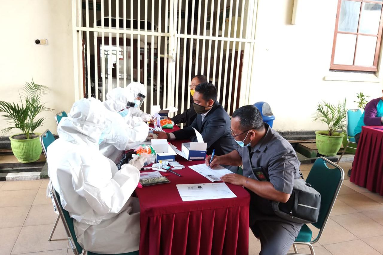 Sembilan Pegawai PN Surabaya Reaktif, Satu Hakim Positif Covid-19