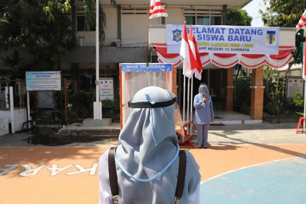 Guru SD dan SMP di Surabaya Mulai Masuk Sekolah