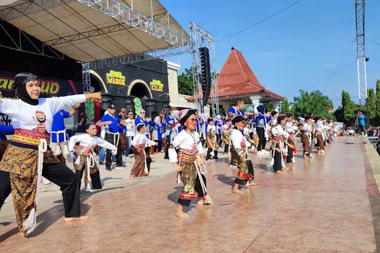 19.271 Anak Pecahkan Rekor Dunia Dengan Menari Krido Warok