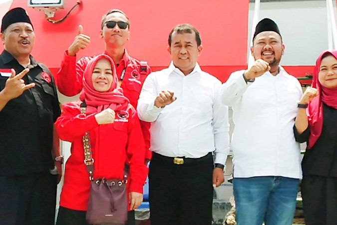Seribuan Warga Ikuti Baksos Pengobatan Gratis PDIP Gresik dengan RS Apung Malahayati