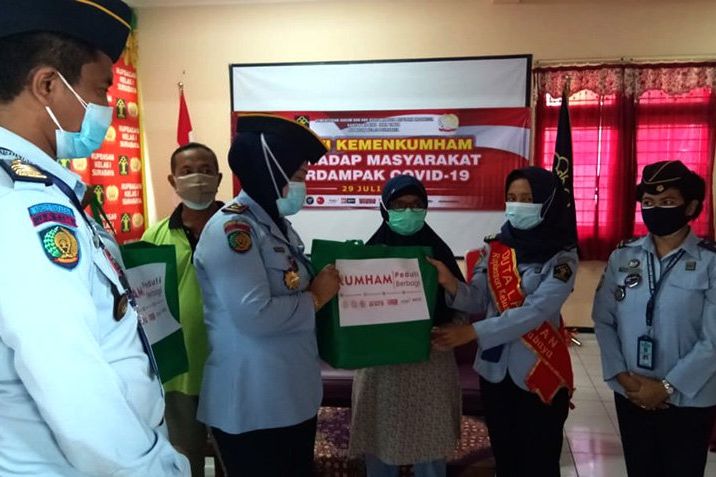 Rupbasan Surabaya Berikan Paket Sembako ke Warga Terdampak Covid-19