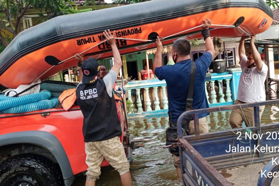 Banjir Masih Menggenangi Pasuruan dan Sidoarjo