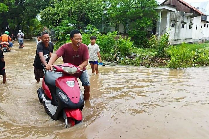 Banjir Rendam Permukiman Warga dan Akses Jalan di Dua Kecamatan Kabupaten Probolinggo