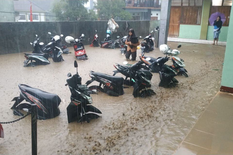 Hujan Deras, Ponpes di Mojokerto Terendam Banjir