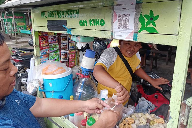Keunikan Penjual Cilok Keliling di Mojosari Mojokerto Sediakan Layanan Transaksi Non Tunai