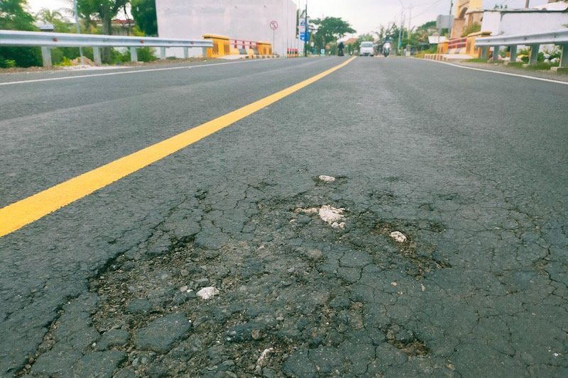 Baru Seumur Jagung, Aspal Jalan Sampang-Pamekasan-Sumenep Sudah Rusak