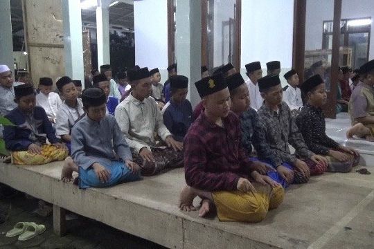 Ponpes Mahfilud Durror Jember Gelar Salat Taraweh dan Puasa Lebih Awal, Ini Alasannya