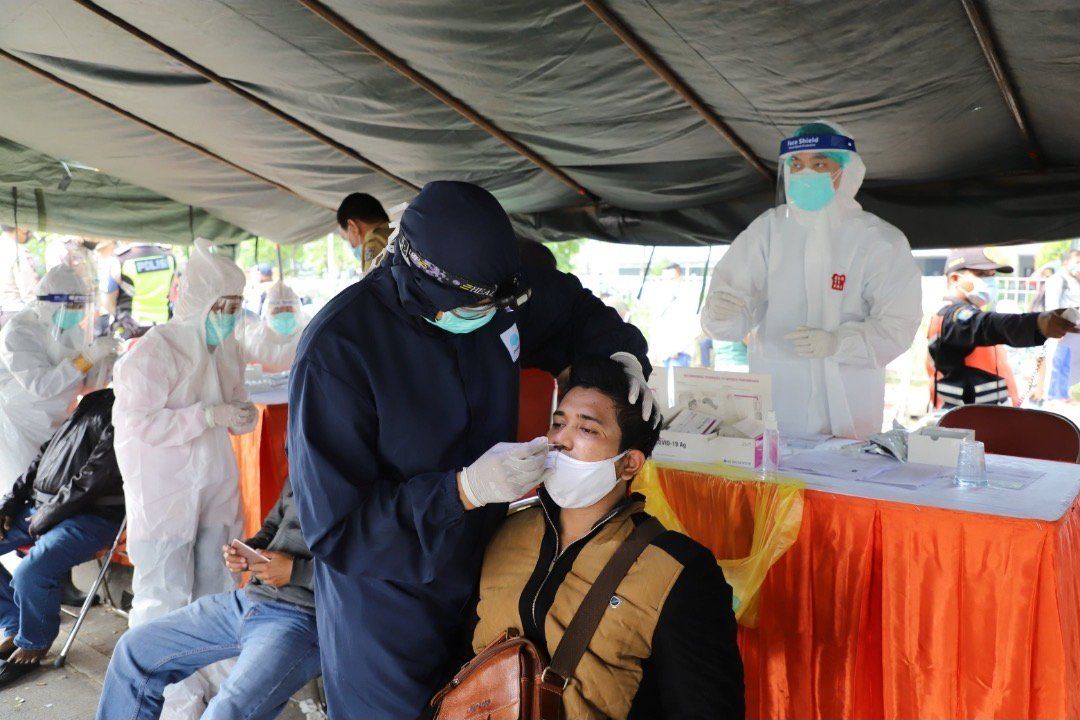 Seluruh Warga yang masuk ke Kota Pahlawan dari Madura Diwajibkan Rapid Antigen