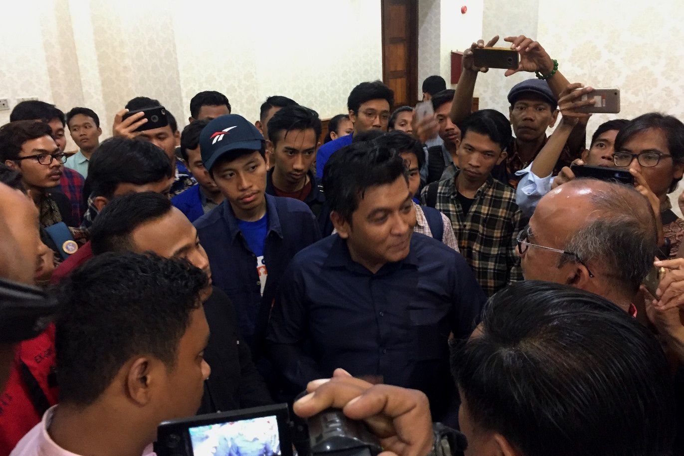Mahasiswa Tolak Jamuan Makan Malam di Grahadi