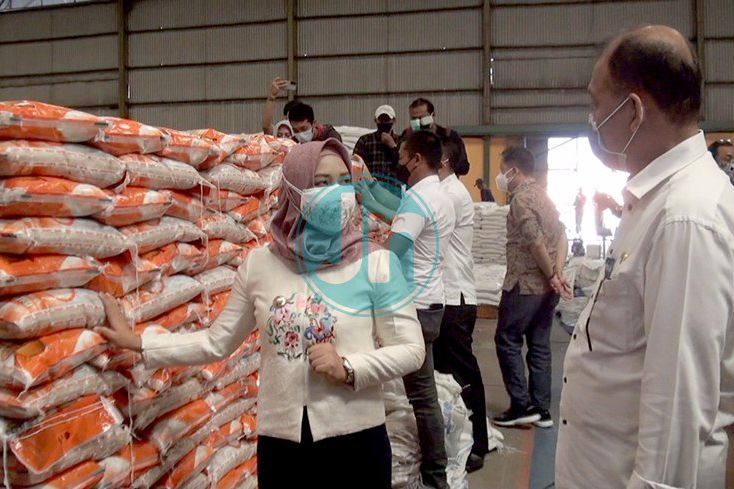 Sidak Bulog, Walkot Mojokerto Temukan Kutu di Kemasan Beras Medium PPKM