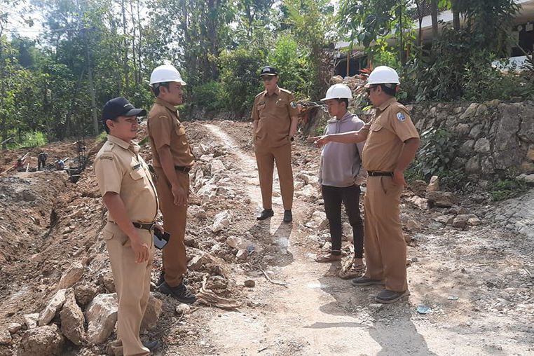 Progres Baru 40 Persen, Proyek Betonisasi Jalan Jelgung-Lar-lar Sampang Dikebut