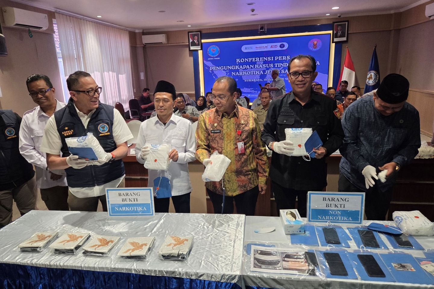 Petani asal Jombang dan Pengepul Gabah asal Bangkalan Ditangkap BNN