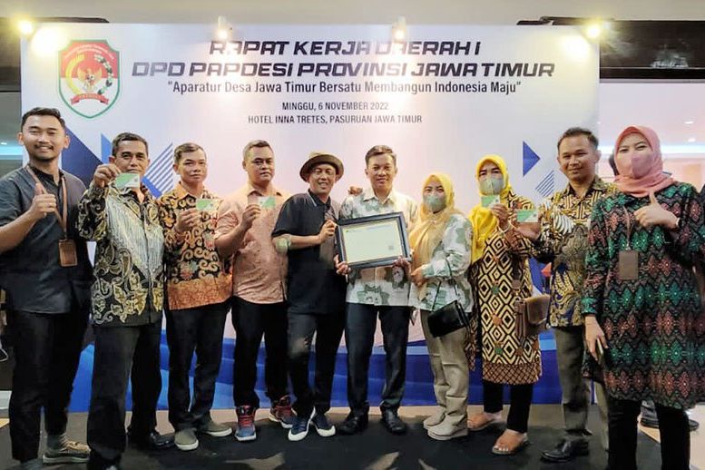 BPJAMSOSTEK Mojokerto Serahkan 2.000 Kepesertaan Bumdes Gunung Mas di Trawas 