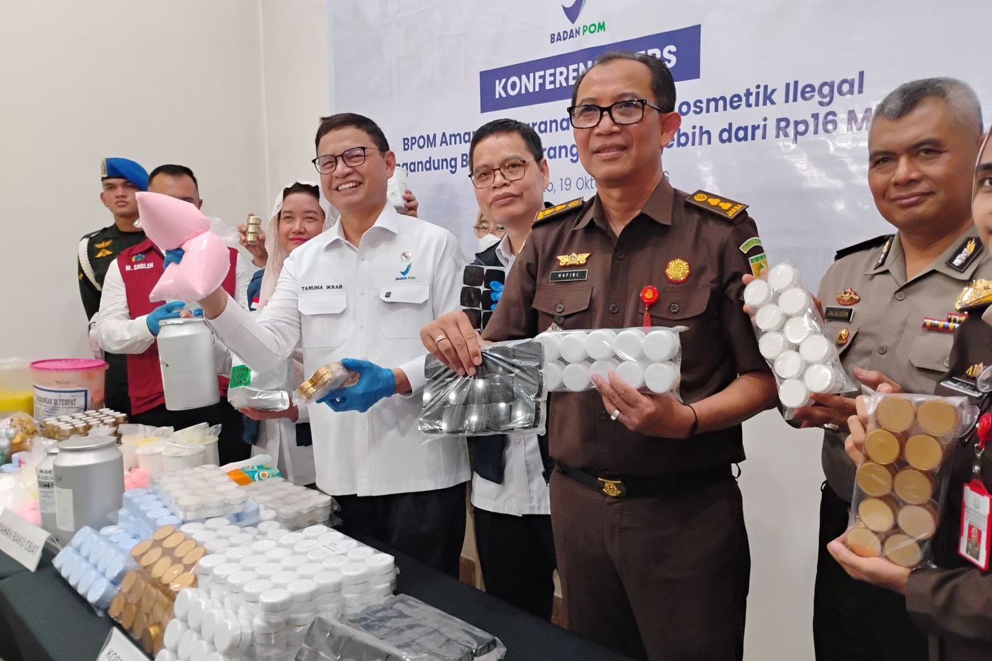BPOM Bongkar Pabrik Kosmetik Ilegal di Mojokerto, Nilai Temuan Rp16 Miliar