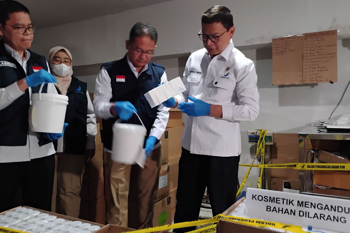 Kosmetik Ilegal di Mojokerto Diduga Beromzet Rp9 Miliar Setahun, Dipasarkan hingga Klinik Kecantikan