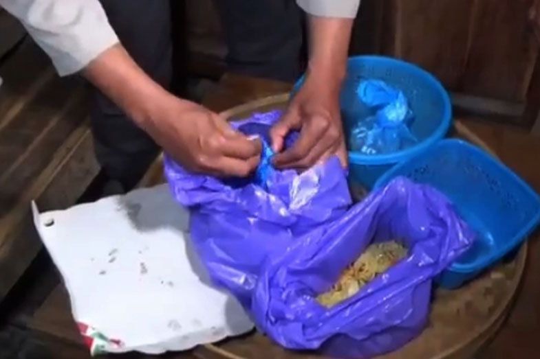 Puluhan Warga Ngawi Merasak Mual dan Muntah, Keracunan?