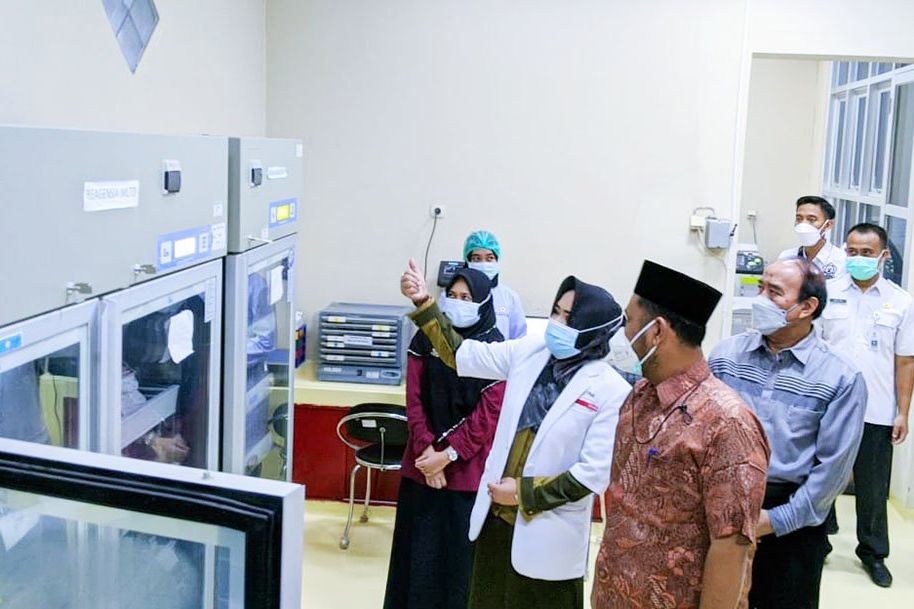 PMI Gresik Banyak Layani Darah Plasma Konvalesen ke Berbagai Tempat di Indonesia.