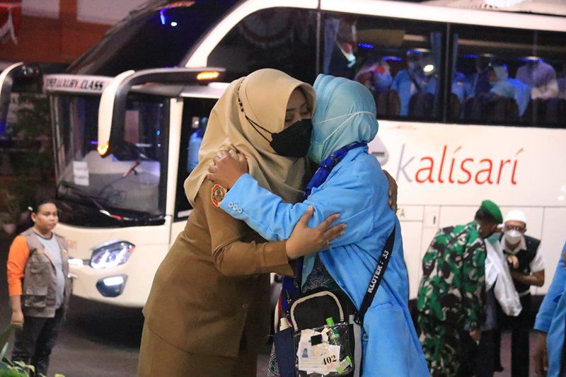 Bupati Mojokerto Sambut Kedatangan 121 Jemaah Haji Kloter 33
