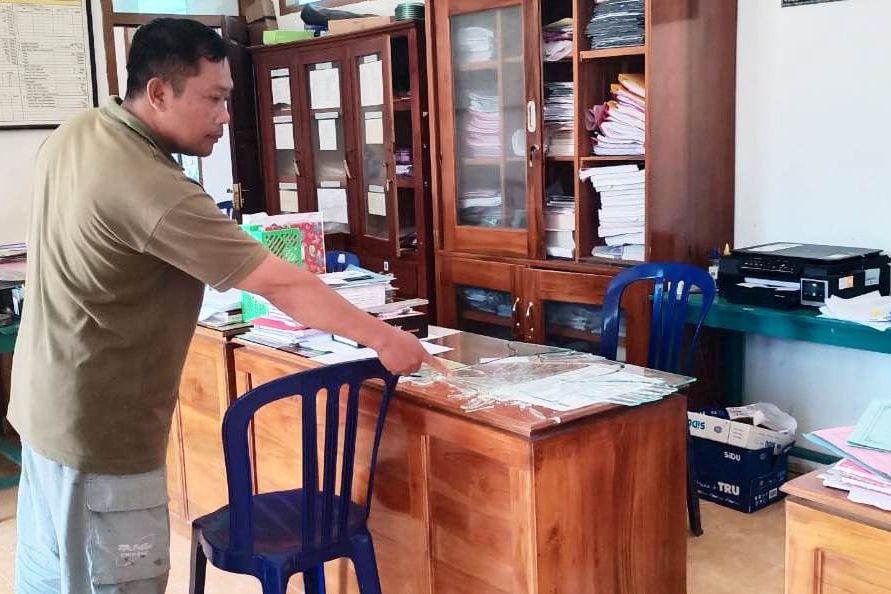 Teler Pil Koplo, Pemuda di Blitar Ubrak-abrik Balai Desa