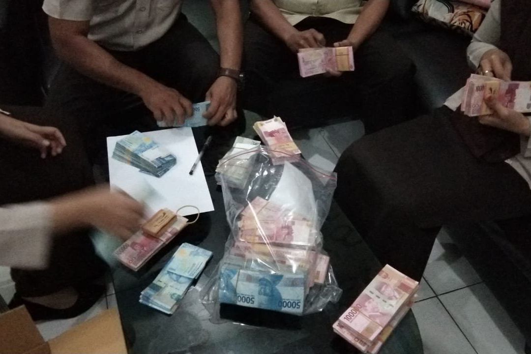 Pegawai Ditangkap Jaksa, Layanan Publik Badan Keuangan Gresik Terhenti