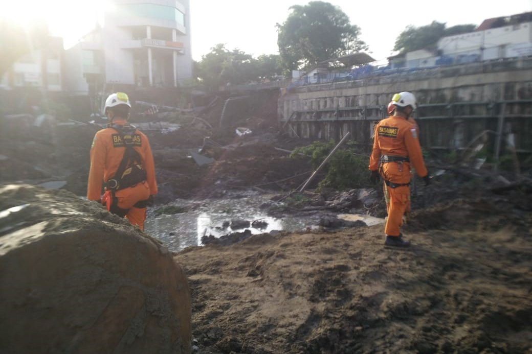 Jalan Raya Gubeng Ambles, Sutopo Sebut Kesalahan Konstruksi