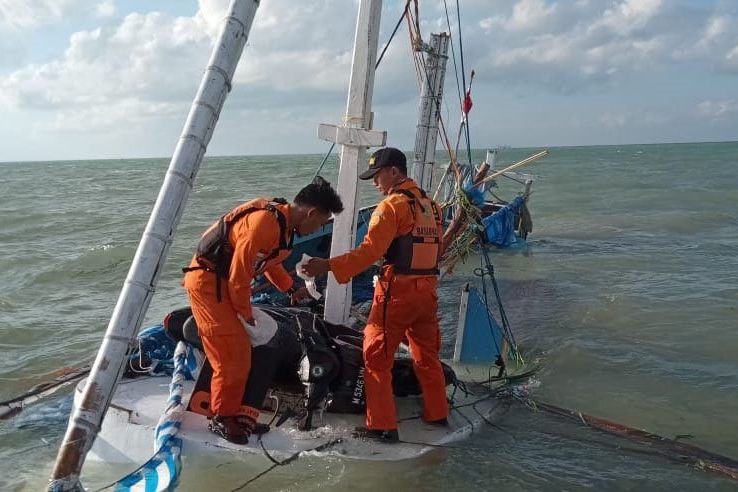 Dua Kapal Tabrakan di Perairan Gresik, Lima ABK Masih Dicari
