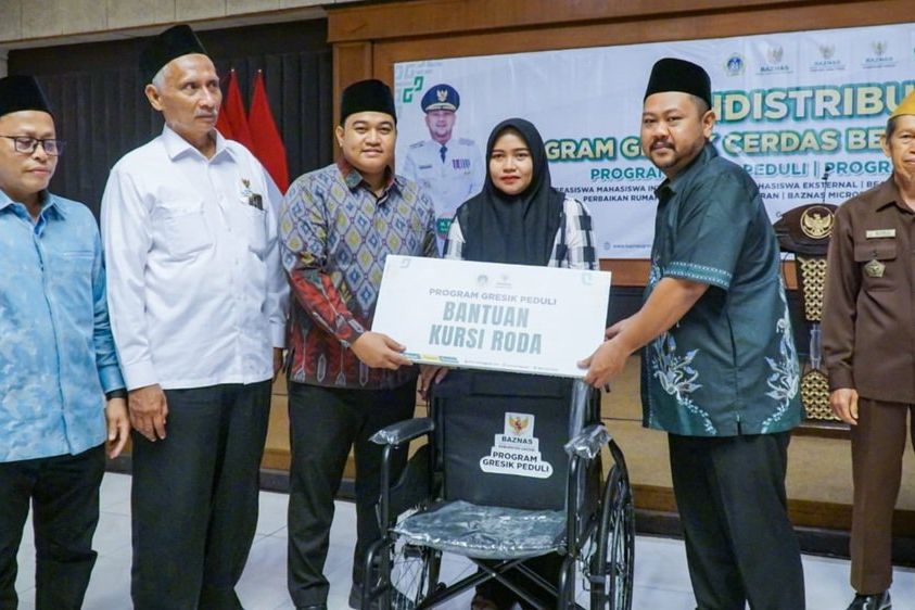 Baznas dan Pemkab Gresik Salurkan Bantuan Rp2,79 Miliar