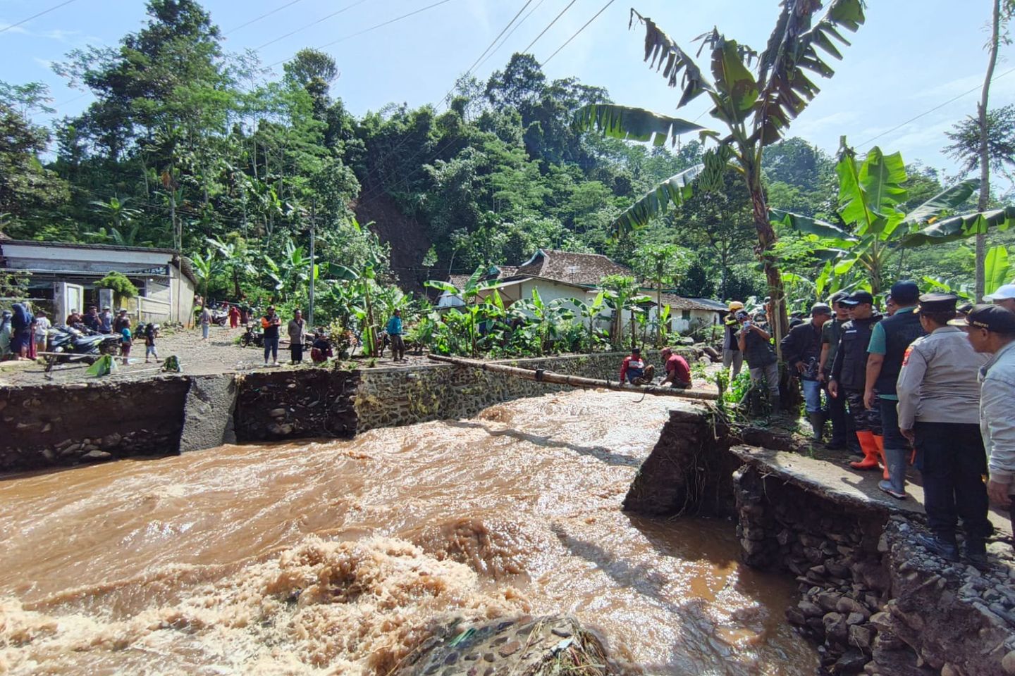 Begini Cerita Korban Banjir Bandang yang Menerjang Lereng Argopuro Probolinggo